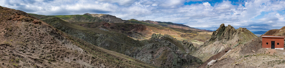 Turkey: little red house in the breathtaking landscape on the road from Igdir to Dogubayazıt, in the Eastern Anatolia Region of Turkey near Mount Ararat, Agri Dagi, and Armenian and Iranian borders