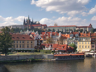 Obraz premium Czech Republic, Prague. The view to Prague Castle from the Charles Bridge, Prague, Czech Republic, includes a children's playground.