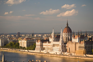 Obraz premium HUNGARY, Budapest. View of the Parliament Building from Castle Hill. 