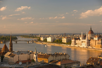 Obraz premium HUNGARY, Budapest. View of Central Budapest from Castle Hill. 