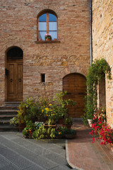 Fototapeta na wymiar Italy, Tuscany, Pienza. Front view of a residence. 