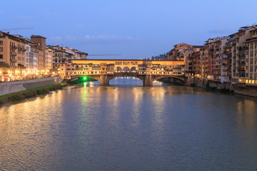 Obraz premium Italy, Florence. Ponte Vecchio by night.