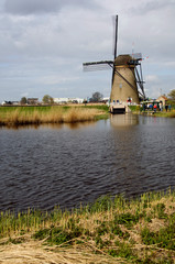Naklejka premium Netherlands (aka Holland), Kinderdijk. 19 historic windmills situated at the convergence of the Noord & Lek. UNESCO site