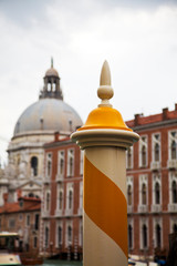 Obraz premium Selective Focus of Gondola Pier and Santa Maria Della Salute.