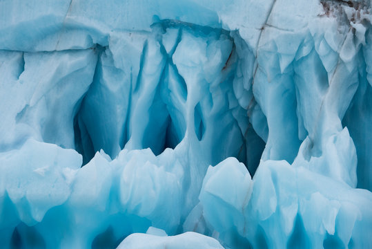 Norway, Svalbard, Austfonna Ice Cap. Brasvellbreen glacier, the longest glacier face in the northern hemisphere at almost 190 km.