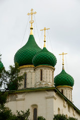 Fototapeta na wymiar Russia, Golden Ring city of Yaroslavl. 17th century Church of Elijah the Prophet (aka Tserkov Ilyi Proroka) located on Sovietskaya ploshchad. UNESCO