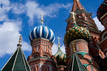 Fototapeta na wymiar Russia, Moscow, Red Square. St. Basil's Cathedral (aka Pokrovsky Sobor or Cathedral of the Intercession of the Virgin on the Moat). 