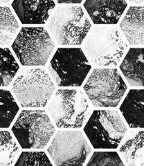 Glasschilderij Marmeren hexagons Naadloze marmeren patroon. Decoratieve moderne textuur. Trendy creatief ontwerp. Zwart-witte kleuren.