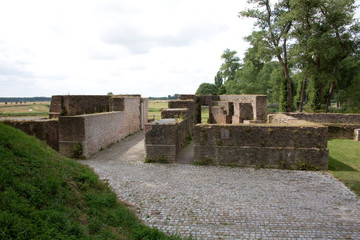 Reste des mittelalterlichen Westtor oder Brückentor