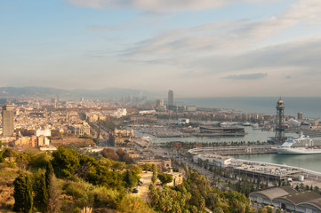 Fototapeta na wymiar View of Barcelona from Mirador del Alcade, Barcelona, Catalonia (AKA Catalunya or Cataluna), Spain, Europe