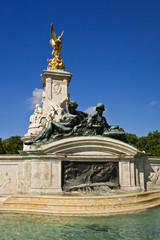 Fototapeta na wymiar Great Britain, London. Fountain at St. James's Park near Buckingham Palace. 