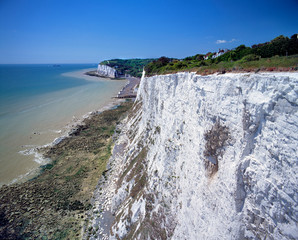 England, Dover. The famous White Cliffs of Dover in Co. Kent, England, face the Strait of Dover and...