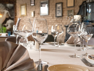 Fototapeta na wymiar Empty wine glasses are served on the table