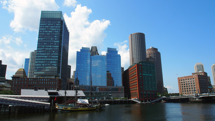Fototapeta na wymiar Boston: Hafen und Tea Party Museum