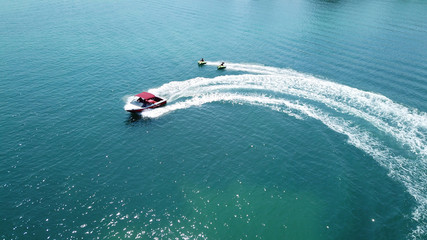 Obraz premium Aerial drone photo of extreme powerboat donut watersports crusing in high speed in tropical turquoise bay