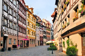 Schöne Straße mit Fachwerkhäusern in der Altstadt von Nürnberg, Bayern, Deutschland © Jenifoto