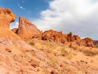 Fototapeta premium Quebrada de las Conchas also called Quebrada de Cafayate. Canyon with colorful rock formations created by Rio de las Conchas, Argentina.