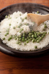グリーンピース御飯　土鍋ごはん