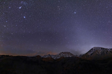 Obraz na płótnie Canvas USA, California, Sierra Nevada Mountains. Star-studded night sky. 