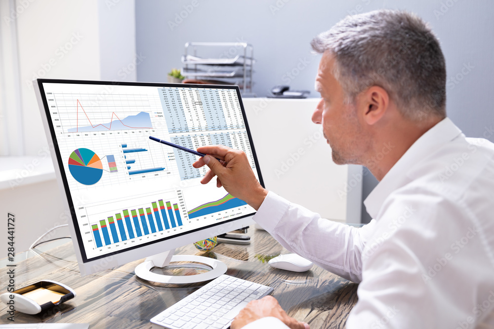 Poster Businessman Analyzing Graphs On Computer