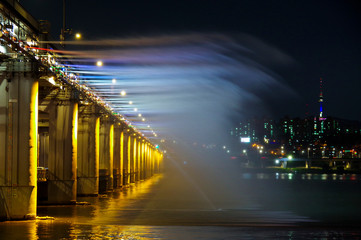 Fototapeta na wymiar 月光レインボー噴水で有名な盤浦大橋