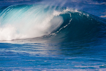 USA, Hawaii, Oahu, Large waves along the Pipeline Beach on the windward side of the Island