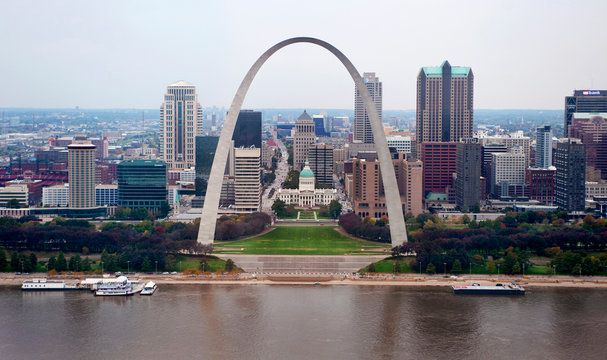 The Gateway Arch and downtown St. Louis, Missouri, Mississippi River