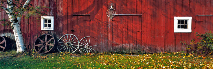USA, New Hampshire, Franconia Notch. Autumn color enhances the deep red siding of an old barn near Franconia Notch, New Hampshire. - obrazy, fototapety, plakaty