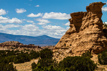 Fototapeta na wymiar Santa Fe to Taos, New Mexico. Butte and the Sangre de Cristo Mountains on I-40 E, between Santa Fe to Taos