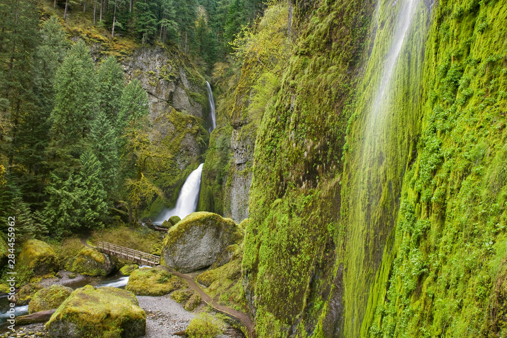 Sticker USA, Oregon, Columbia River Gorge. View of Wahclella Falls. 