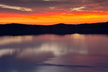 Fototapeta na wymiar Crater Lake at Sunrise, Crater Lake National Park, Oregon, USA