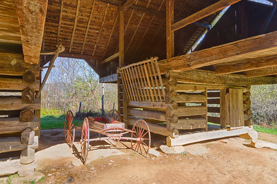 Tennessee, Great Smoky Mountains National Park, Cades Cove, Tipton Place, Old wagon, in cantilever barn