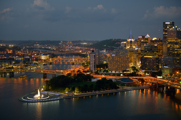 Fototapeta na wymiar USA, Pennsylvania, Pittsburgh. Pittsburgh from the Duquesne Incline with Point State Park at dusk