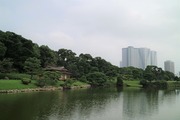 Fototapeta na wymiar 都会の日本庭園、東京