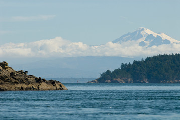 Plakat USA, WA, San Juan Islands. Majestic Mt Baker stands above clouds. View from Sucia Island.