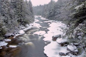 USA, West Virginia, Blackwater Falls State Park. Stream in winter landscape. Credit as: Jay O'Brien / Jaynes Gallery / DanitaDelimont.com