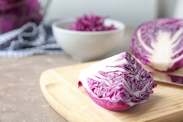 Obraz na płótnie Canvas Fresh red cabbage and cutting board on kitchen table