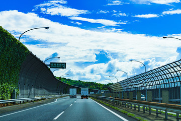 [交通イメージ] 夏休みにトラックと共に走った名神高速道路