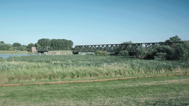 Eisenbahnbr&uuml;cke &uuml;ber der Ems bei der Stadt Weener Landkreis Leer
