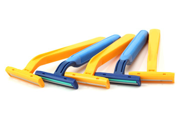 Disposable shaving razor