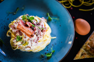Fototapeta premium fresh italian spaghetti carbonara with tasty ingredients - cream, egg, bacon
