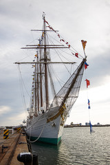 Fototapeta na wymiar sailing school ship