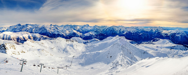 Fototapeta na wymiar Panorama de l'Alpe d'Huez