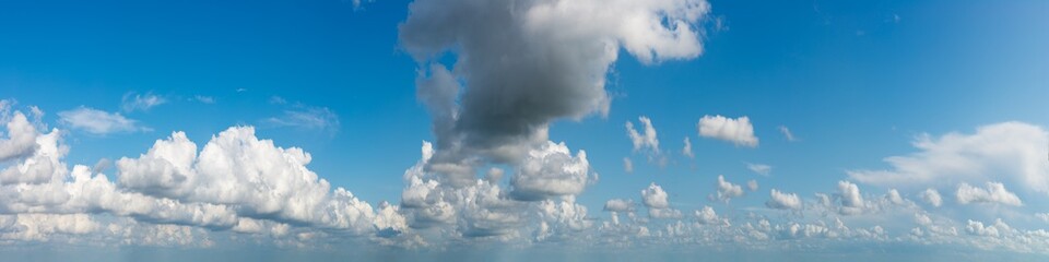 Obraz premium Fantastic soft clouds against blue sky, natural composition - panorama