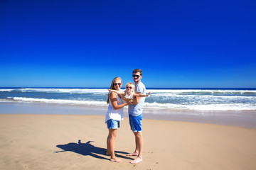 Naklejka premium happy family vacation!