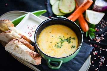 salt, onion, soup dish, tasty food, soup bowl, soup pot, sour cream, home made bread, chicken soup, spice, whole grain bread, prepared, culinary, gastronomy, kitchen, leaves, tasty, portion, plate, gr