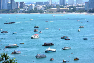 Obraz premium Look from the high, see the city in the city that is full of tall buildings and the sea. Beautiful, comfortable view