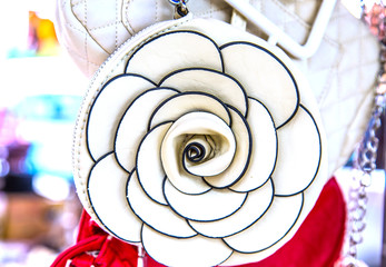 Trödel,Zeeland,Holland,Markt,Stand,Porzelan,Werkzeug,Altertümer,Blumen,Uhren,Uhrwerke,Handarbeit,Marmelade,Tierfelle,Ente,Kücken,Postkarte,Cloun,Puppe,Tafel,Kreide,Zierijzee,Renesse,Schlüssel,Verroste