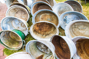 Trödel,Zeeland,Holland,Markt,Stand,Porzelan,Werkzeug,Altertümer,Blumen,Uhren,Uhrwerke,Handarbeit,Marmelade,Tierfelle,Ente,Kücken,Postkarte,Cloun,Puppe,Tafel,Kreide,Zierijzee,Renesse,Schlüssel,Verroste