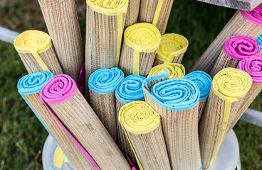 Trödel,Zeeland,Holland,Markt,Stand,Porzelan,Werkzeug,Altertümer,Blumen,Uhren,Uhrwerke,Handarbeit,Marmelade,Tierfelle,Ente,Kücken,Postkarte,Cloun,Puppe,Tafel,Kreide,Zierijzee,Renesse,Schlüssel,Verroste